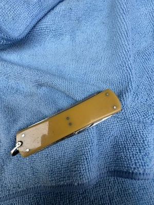 Cuchillo de pesca con mosca antiguo KA-BAR INOXIDABLE era anterior a la Segunda Guerra Mundial asas amarillas Foto 1 de 4