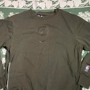 Y2K grün Nike Minnesota Timberwolves Center Swoosh Sweatshirt mit Rundhalsausschnitt - Bild 1 von 7