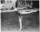 Hal Roach comedienne Virginia Roye stretches before taking a swim 1928 OLD PHOTO