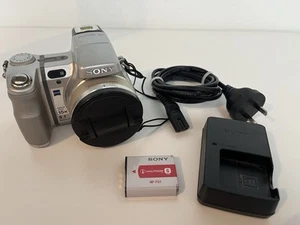 Sony Cybershot DSC-H7 8.1MP Digital Camera + Charger + Battery (No Memory Stick) - Picture 1 of 7