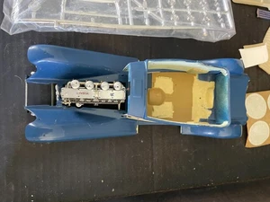 Modelo plástico Bugatti Roadster 1932 azul faltan algunas piezas - Imagen 1 de 8