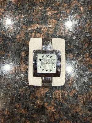 Figaro Reloj Mujer Cuadrado Analógico Cuarzo Tono Plateado (Necesita Batería) Foto 1 de 3