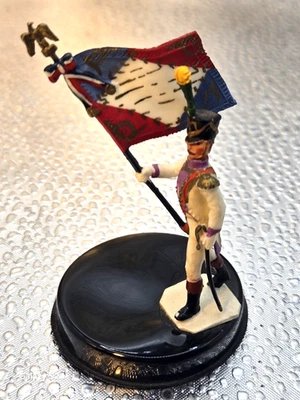 Soldado de juguete de plástico de la era napoleónica hecho en Francia Foto 1 de 4