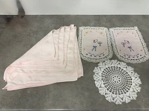 Doilies VTG 1 White, 2 Pink and 6 Pale Pink Cloth Napkins Bundle - Picture 1 of 13