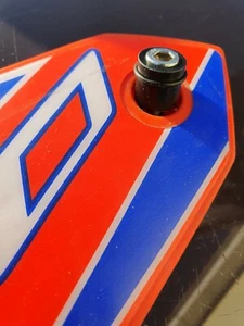*** BETA EVO AIRBOX LID BOLT UPGRADE PART TRIALS BIKE NO SOCKET REQD NYLON *** - Picture 1 of 12