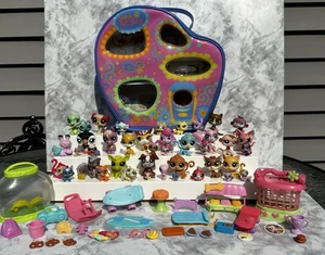 Littlest Pet Shop Estuche con Cremallera para Casa, 20 Mascotas, 6 Micro, 16 Mini, Lote de Accesorios - Imagen 1 de 24