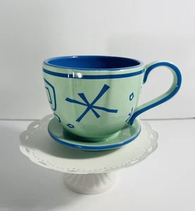 DISNEY PARKS ORIGINAL ALICE IN WONDERLAND MAD HATTER TEA PARTY COFFEE/ TEA MUG - Picture 1 of 9