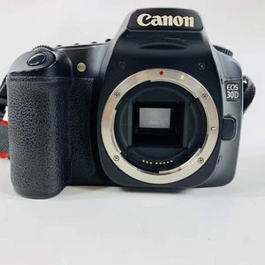 Canon EOS 30D 8.0MP Digital SLR - Picture 1 of 9