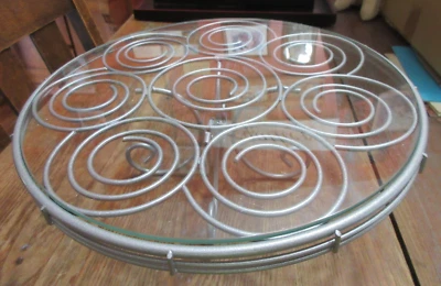 NUEVO EN CAJA NÍQUEL CEPILLADO Y VIDRIO Soporte Redondo para Pasteles 12" Diámetro 4" Alto DISEÑO ESPIRAL Foto 1 de 4