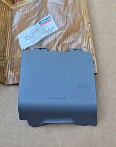 Chrysler LeBaron Dodge Daytona 1991 nuevo en stock MoPar tablero cubierta de acceso fusible - Imagen 1 de 3