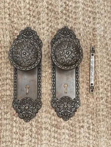 Antique Lockwood "Harwich" Cast Iron Door Knobs & Plates Set Circa 1897 - Picture 1 of 15