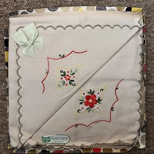 Vintage Irish Linen Tablecloth - Unused - part original packaging - Picture 1 of 12