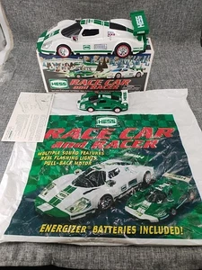 Coche de carreras y corredor de juguete Hess 2009 de colección nuevo en caja-con bolsa original - Imagen 1 de 21