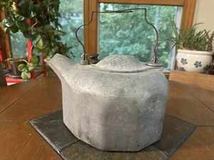 Tetera vintage Montgomery Ward de aluminio fundido - Imagen 1 de 14