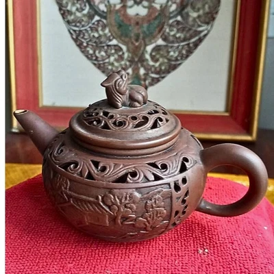 Tetera china de colección Yixing Zisha de arcilla púrpura dragón de doble pared y escena firmada Foto 1 de 4