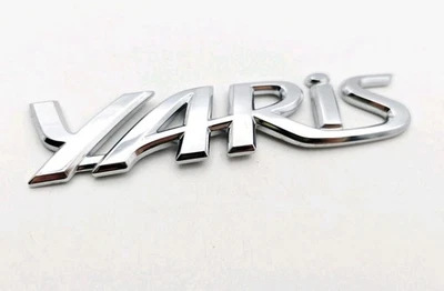 Toyota Yaris 2007-2012 sedán emblema trasero logotipo insignia signo símbolo Foto 1 de 3