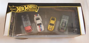 2024 Hot Wheels Premium German diorama garage box set: Porsche 911 917 935 VW T1 - Picture 1 of 4
