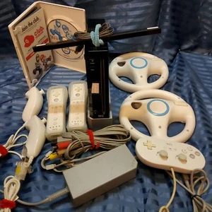 Nintendo Wii Konsole 5 Controller 2 Räder Mario Kart Bundle MK64 & SMB3 FUNKTIONIERT - Bild 1 von 9