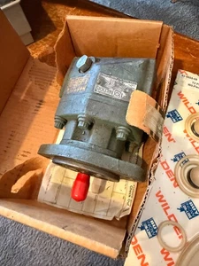 RARE HPI Nichols hydraulic vane pump Motor # P4B-90516 01  / 2 port - Picture 1 of 2