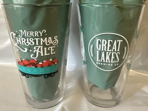 Grandi Laghi Brewing Christmas Ale bicchieri da pinta (2). Design Holly/Train Car. Nuovo con etichetta. - Foto 1 di 6