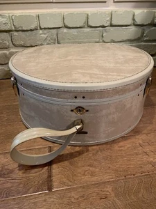 Vintage Samsonite Style 4520 Traveller ROUND HAT-BOX TRAIN SUITCASE - NO KEY - Picture 1 of 12