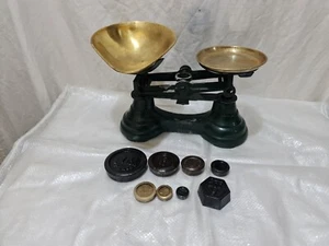 VINTAGE LIBRA   SCALES WITH WEIGHTS 1 LB PLUS OTHERS IN VINTAGE CONDITION - Picture 1 of 19