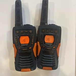 2er-Pack Cobra ACXT1095FLT 37 Meilen robust schwimmend GMRS Walkie Talkie Dual Ladegerät - Bild 1 von 4