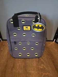 Mochila Loungefly DC Comics Batman 80 Aniversario AOP Lona Cuadrada Bordada - Imagen 1 de 13