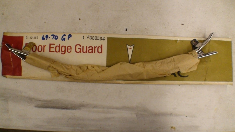 Parte # 988564 1969-70 Pontiac Grand Prix protectores de borde de puerta. Foto 1 de 1