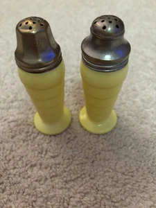 PAR DE AGITADORES AMARILLOS MODERNOS - Imagen 1 de 3