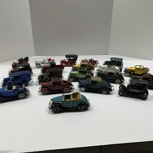 Museo Nacional del Motor Como Nuevo 20 Piezas Historia de Ford se venderán por separado - Imagen 1 de 22