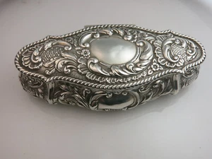 Superb 1903 Edwardian Heavy 134 Gram Sterling Silver Repousse Hinged Lid Box - Picture 1 of 17