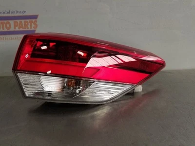 Toyota Highlander 18 2018 luz trasera luz pasajero derecho  Foto 1 de 4