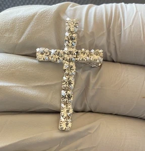 Vintage Rhinestone Crystal CROSS Jesus Religious Christian Symbol Brooch Pin - Picture 1 of 2