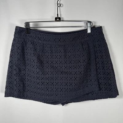 CAbi Style 5111 Women’s Cotton Eyelet Skort Mini Skirt/Shorts Navy Blue Size 4 - Image 1 of 4
