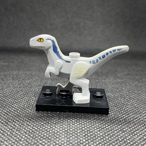NUEVO Nuevo gris azulado claro Dinosaurio Raptor Velociraptor Bebé Jurassic World Beta - Imagen 1 de 2