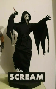 Scream - Movie Ornamental Retro Display Collectible Logo Text Memorabilia Stand - Picture 1 of 16