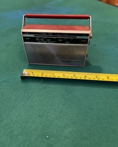 Radio vintage mini roja KB Junior con mango ajustable - sin probar - Imagen 1 de 8
