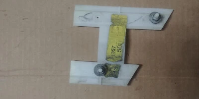 1997 1998 1999 年 BUICK LESABRE 左前挡泥板三边安装夹 1 块断针 — 第 1/4 张图片