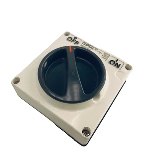 CLIPSAL  56SWS320 3 Pole 415VAC Surface Mount Isolator Switch - 20A IP66 - Bild 1 von 2