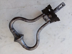 Magnífico tirador de puerta de hierro de salvamento y cubierta herrajes antiguos españoles - Imagen 1 de 13