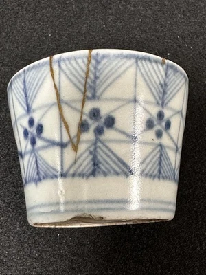 Антикварная японская чашка KINTSUGI 19-го века Эдо Очоко ремонт искусство Имари 2,8 дюйма - Изображение 1 из 4