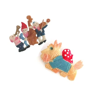 Lote de 2 prendedores de Japón ocupado | Broches de plástico vintage para perro y gnomo Scottie NOS - Imagen 1 de 3