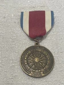Vintage National Daughters Of The American Revolution ROTC Badge - Picture 1 of 7