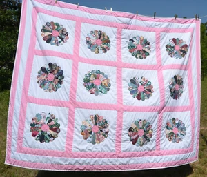VTG Homemade white/pink Dresden Plate Quilt 76x93" Cottons 80's FLAWS - Picture 1 of 8
