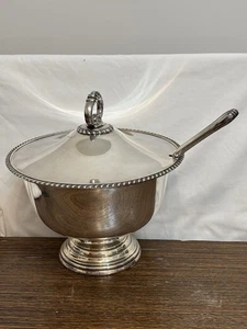 Versilberte Terrine mit verziertem Deckel und Schöpfkelle - Bild 1 von 12