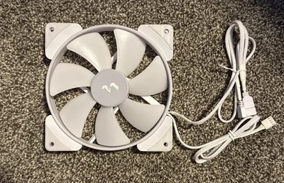 Fractal Design Prisma AL-14 ARGB PWM 140mm 4-pin PWM 1700 RPM 103.85 CFM sleeved - Image 1 of 3