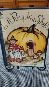 In A Pumpkin Shell Joan Walsh Anglund vintage hardcover 1988 - Picture 1 of 7