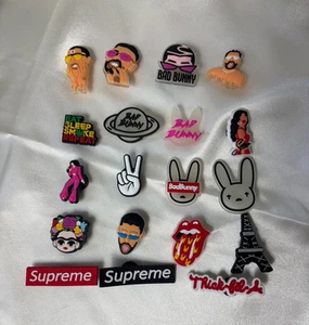 Gemischte PVC Schuh Crocs Charms Jibbitz Supreme Bad Bunny Selena Frida Peace Paris - Bild 1 von 20
