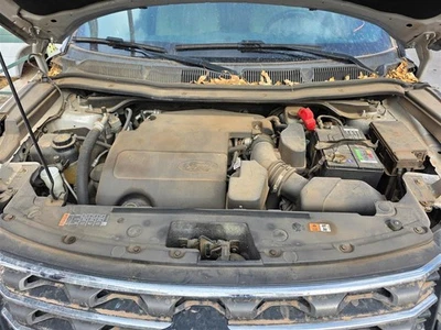 Manija de puerta exterior trasera izquierda usada se adapta a: conjunto de manija de puerta Ford Explorer 2016 Foto 1 de 4